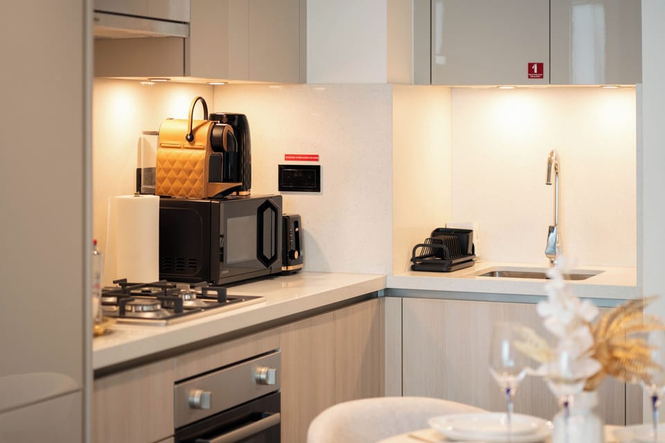 Deluxe Apartment, Balcony, Pool View | Private kitchen | Fridge, microwave, oven, stovetop
