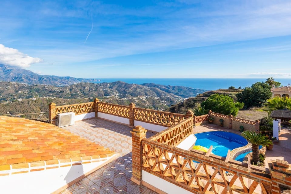 Roof terrace area with panoramic sea views