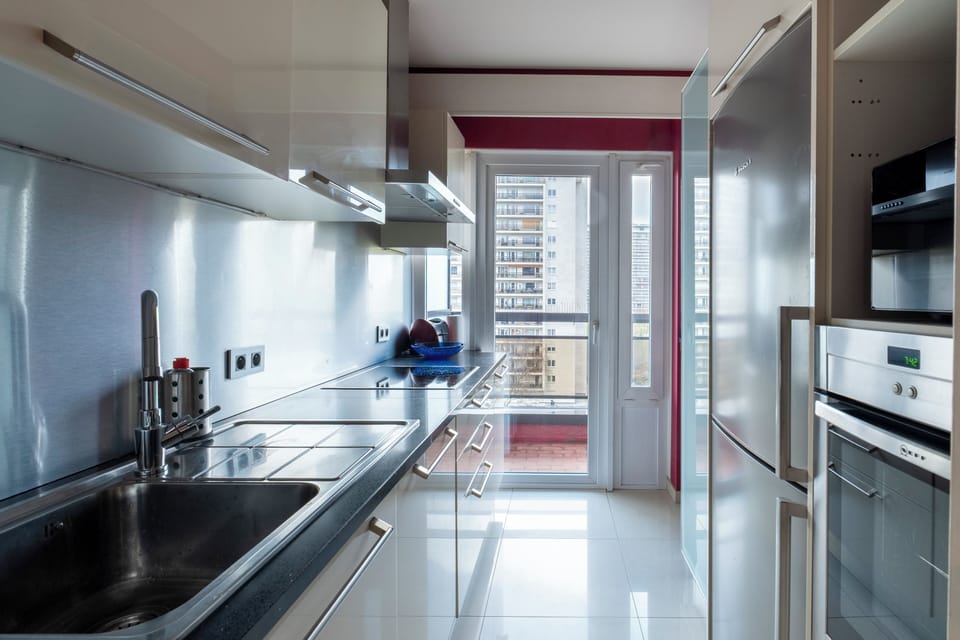 Comfort Apartment, Balcony, Garden View | Private kitchen | Electric kettle