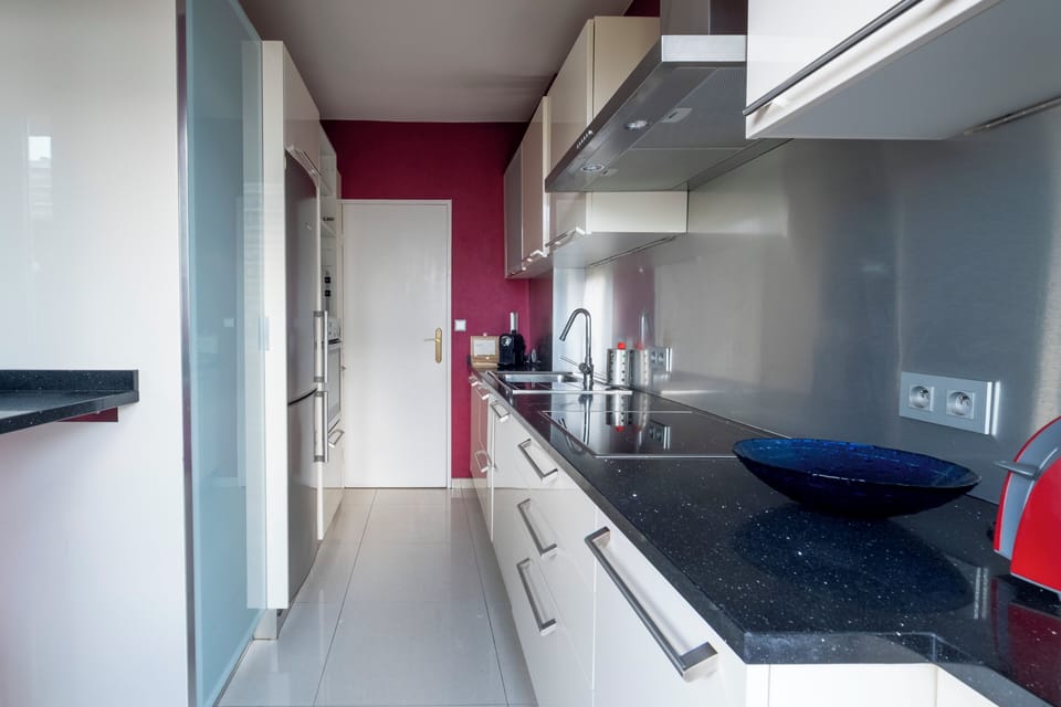Comfort Apartment, Balcony, Garden View | Private kitchen | Electric kettle