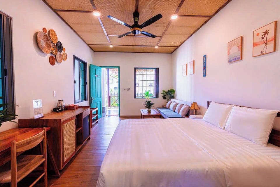 Basic Villa, 3 Bedrooms, Garden View | Desk, iron/ironing board