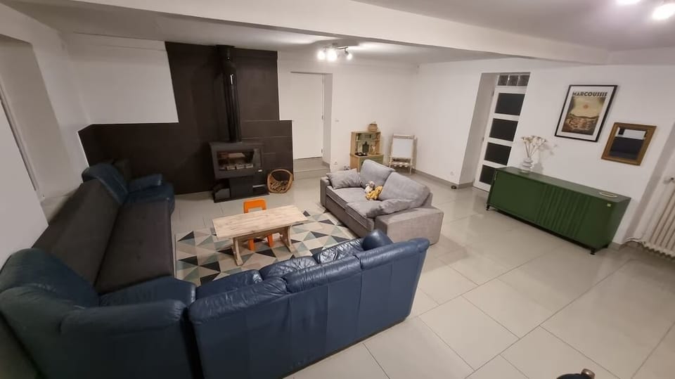 Deluxe House, Pool View | Living area