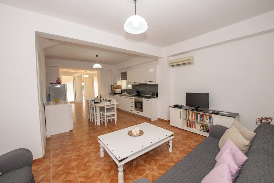 Paola House Agios Stefanos Interior