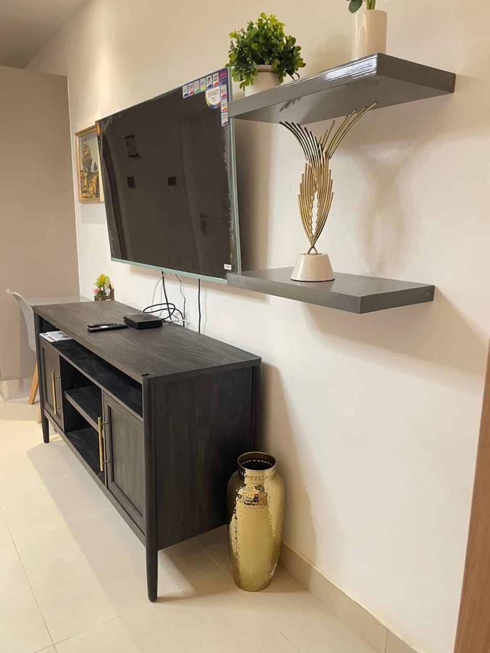 Deluxe Studio, 1 Queen Bed, Balcony | Living area