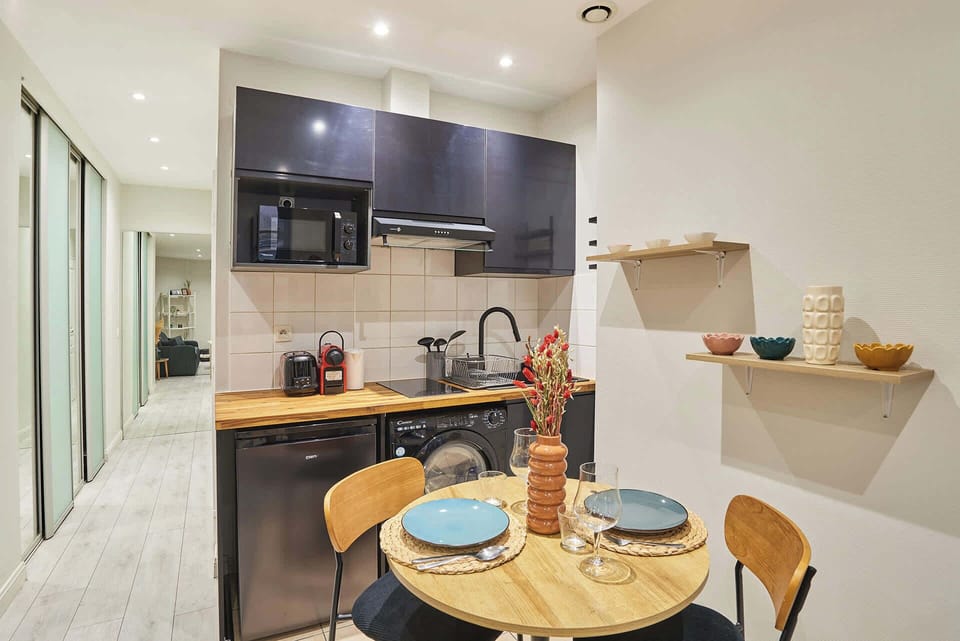 Cuisine ouverte avec coin repas