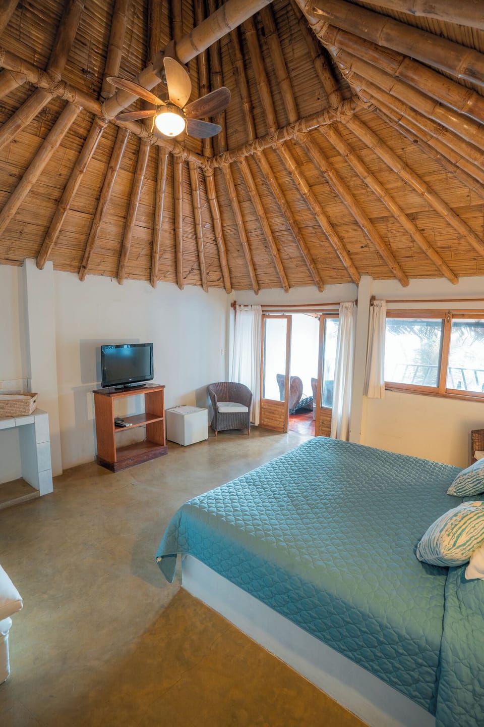 Luxury Suite, Sea View | In-room safe, iron/ironing board (on request), WiFi (free)
