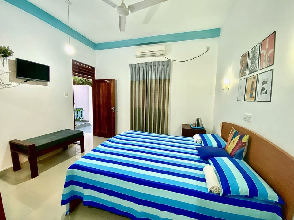 Deluxe Double Room, 1 King Bed, Non Smoking | 1 bedroom, premium bedding, in-room safe, free WiFi