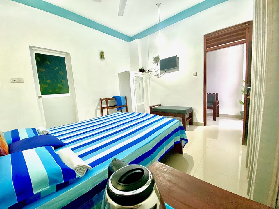 Deluxe Double Room, 1 King Bed, Non Smoking | 1 bedroom, premium bedding, in-room safe, free WiFi