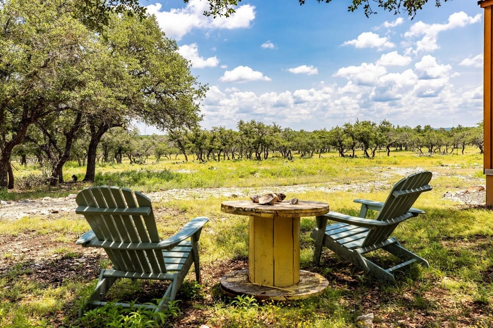 Wildflower20Outside20Seating-vrbo