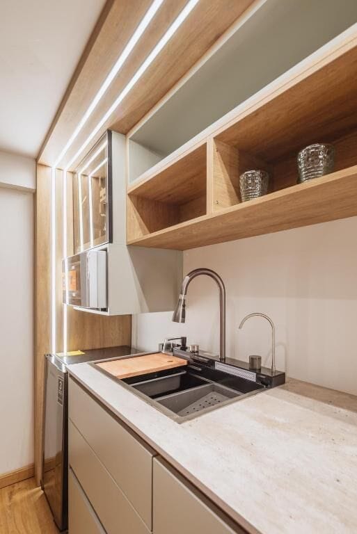 Deluxe Suite, Hot Tub | Private kitchen
