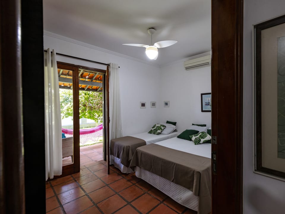 Suite, Air conditioning, Garden View | Individually decorated, individually furnished, bed sheets