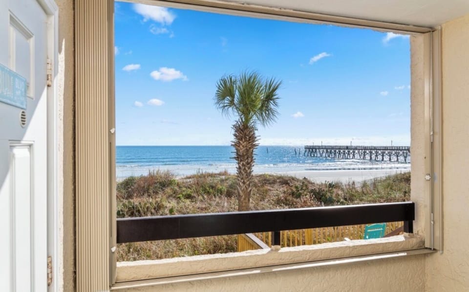Your oceanfront views are endless.