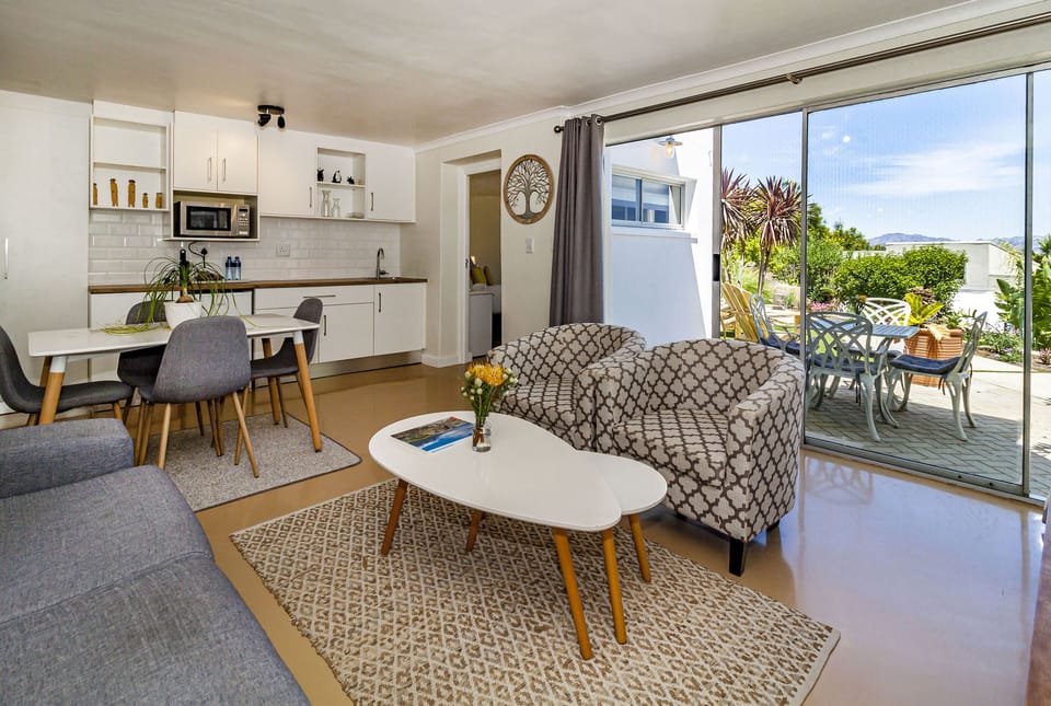 Apartment (Zebra) | Living area | TV