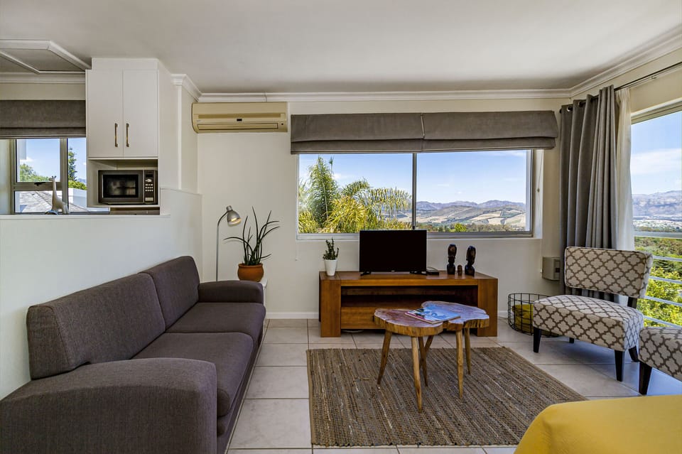 Penthouse (Senufo) | Living area | TV