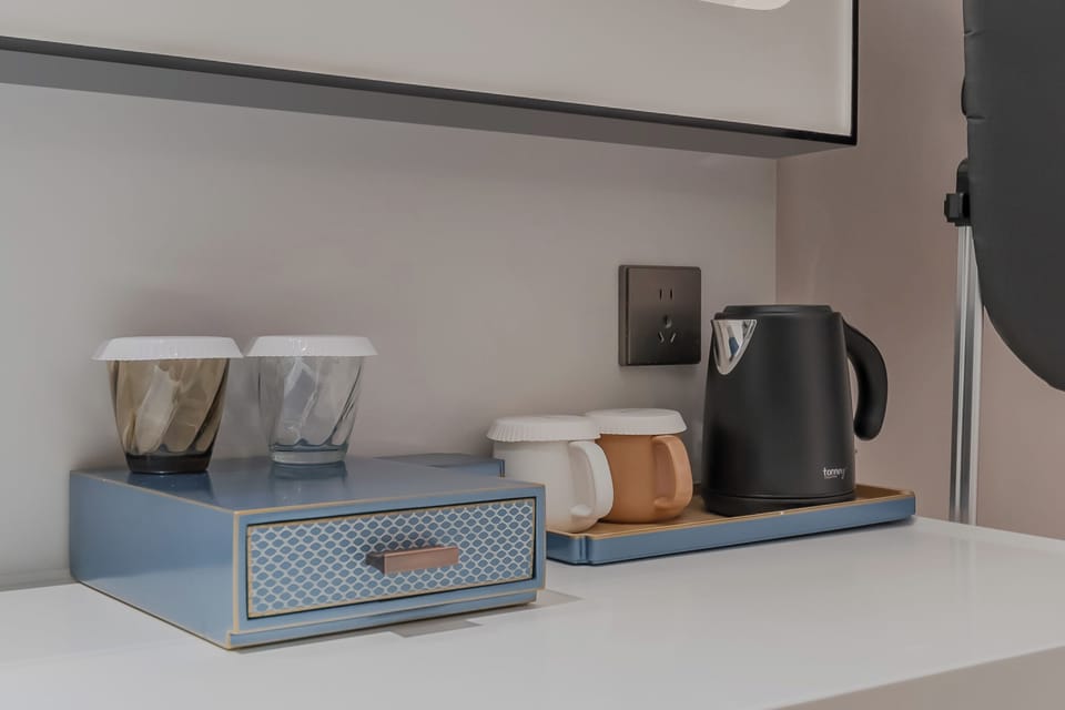 Business Double or Twin Room | Bathroom | Free toiletries, hair dryer, slippers, towels