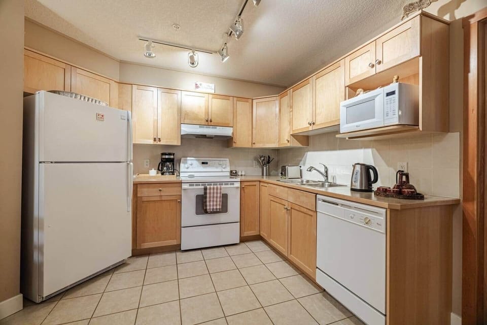 Full kitchen