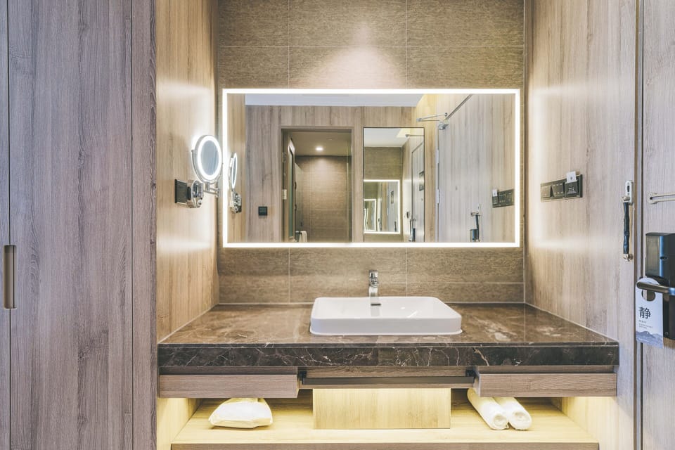 Bathroom sink