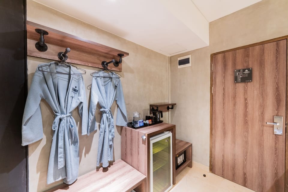 Stark Grand Deluxe Room | Desk, laptop workspace, free WiFi