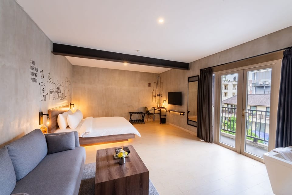 Stark Grand Deluxe Room | Desk, laptop workspace, free WiFi