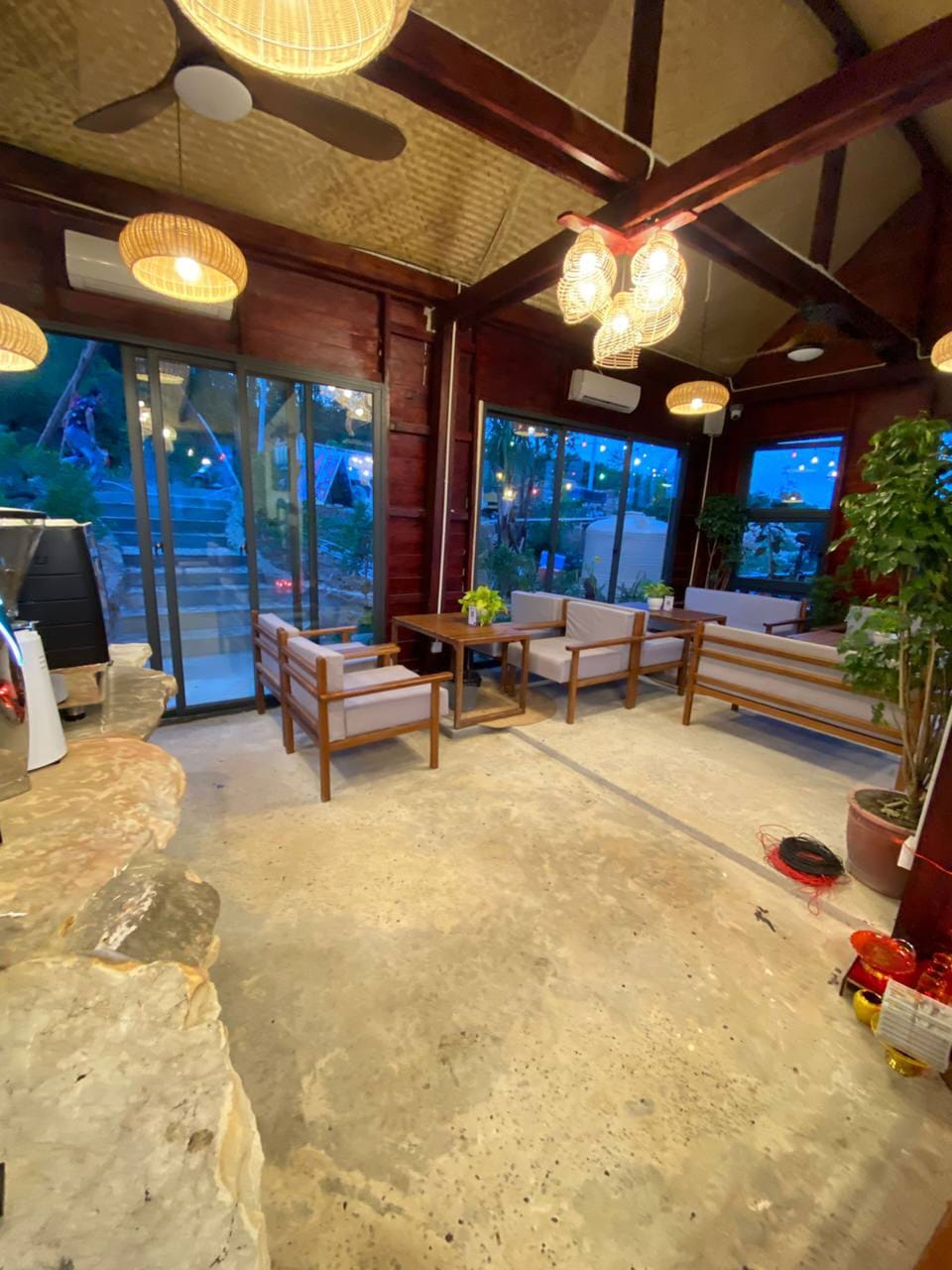 Lobby lounge