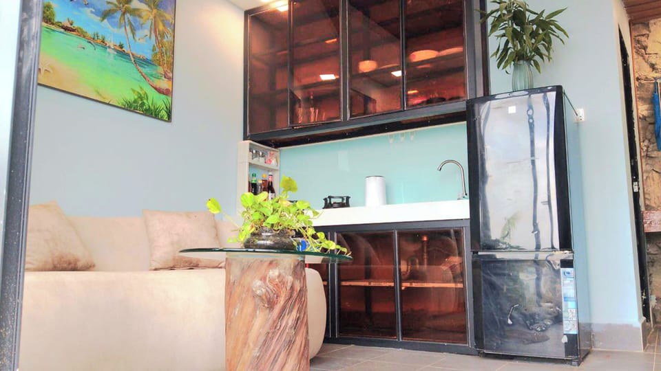 Deluxe Studio, Sea View | Living area