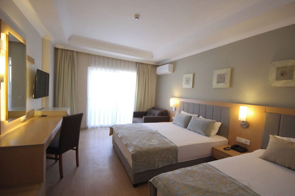Single Room, Balcony | In-room safe, desk, WiFi