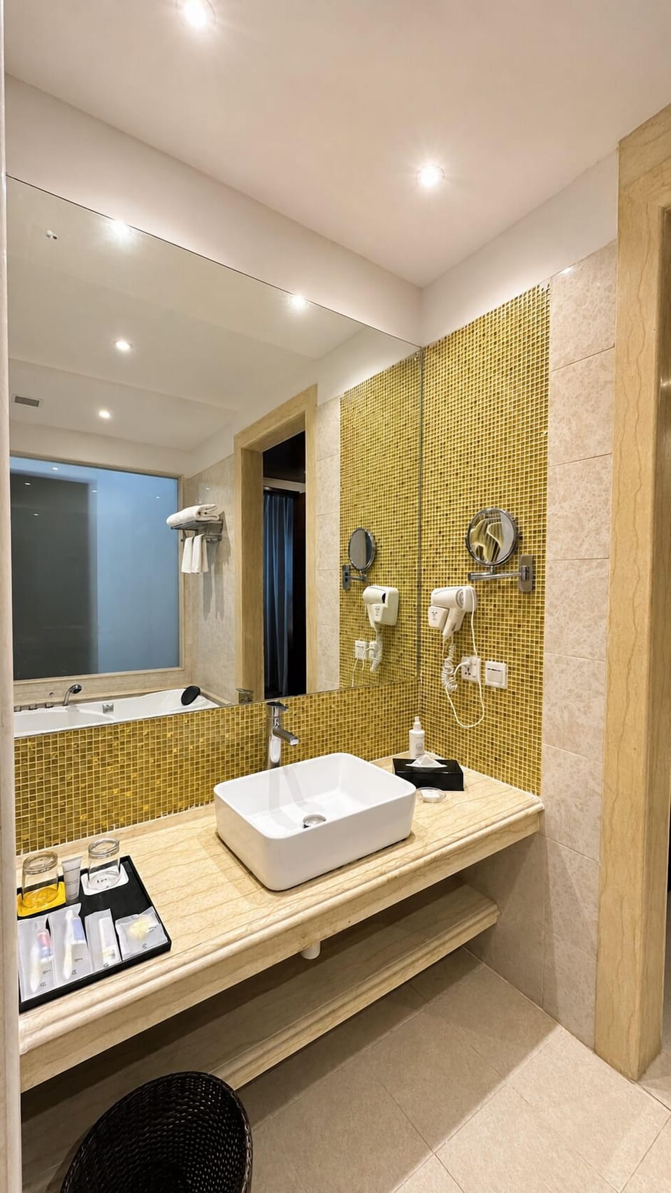 Suite, 1 Double Bed | Bathroom | Free toiletries, hair dryer, slippers, towels