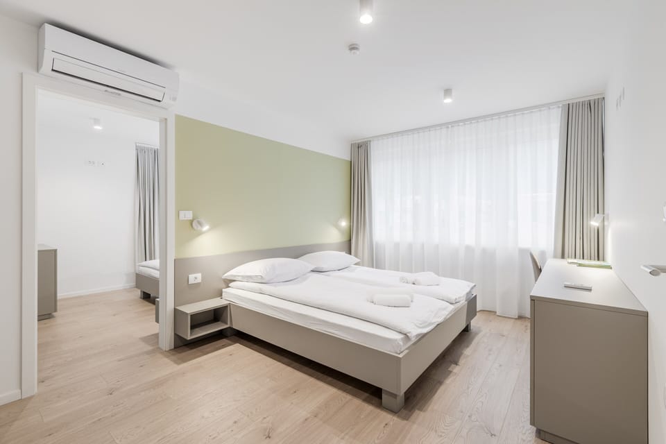 Family Room | Free WiFi