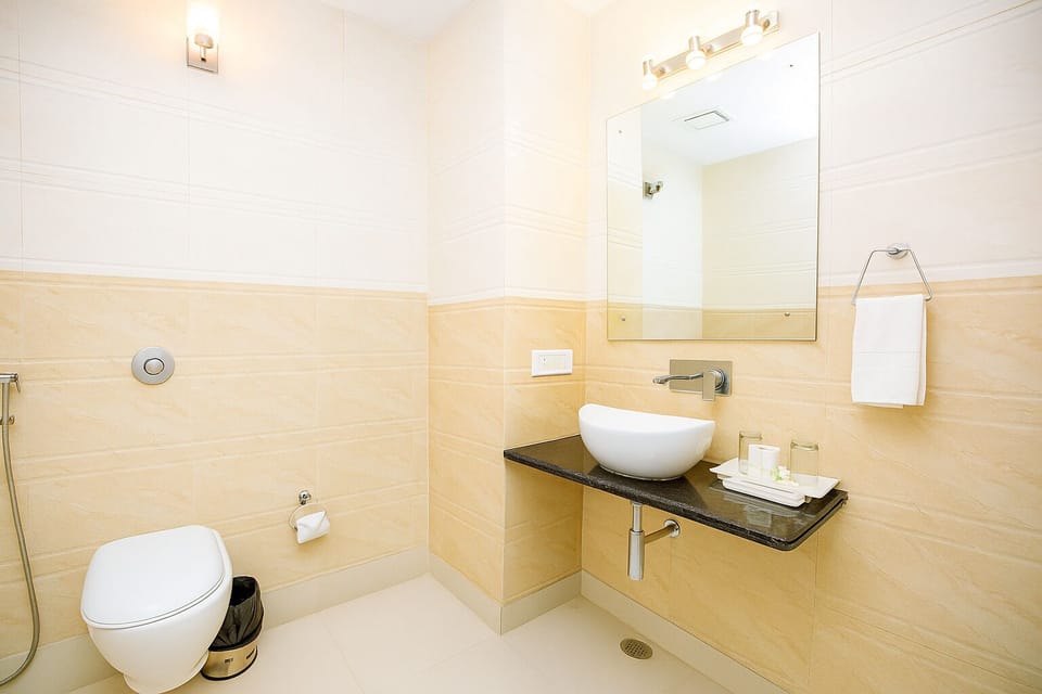 Family Studio Suite, Desert View | Bathroom | Free toiletries, towels, soap, shampoo