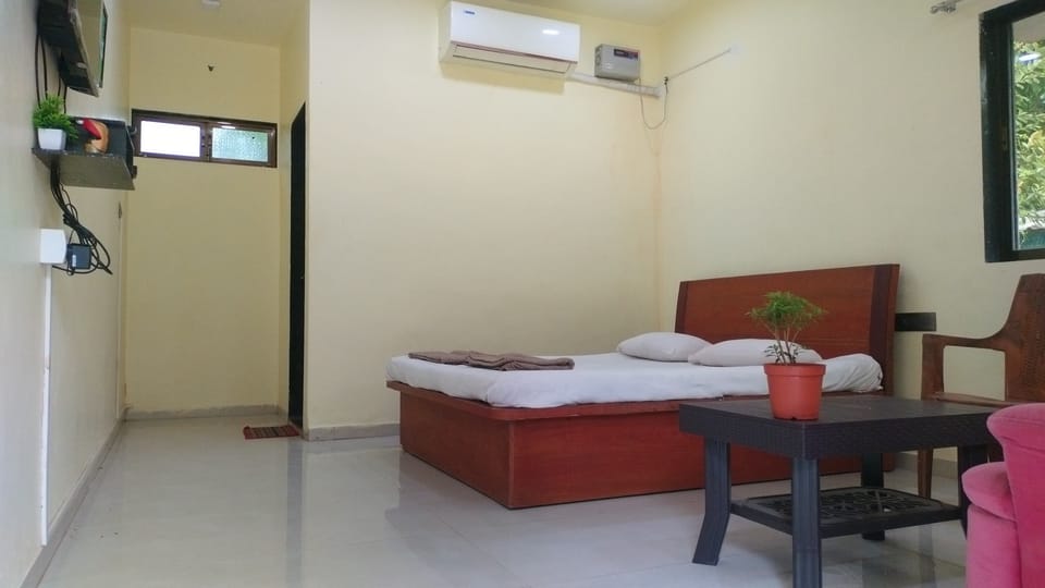 Deluxe Double Room | Free WiFi, bed sheets