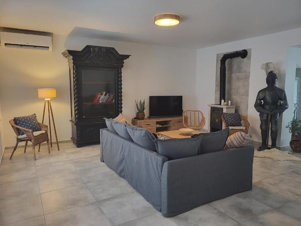 Comfort Apartment, Garden View | Living area | 40-inch LCD TV with satellite channels, books
