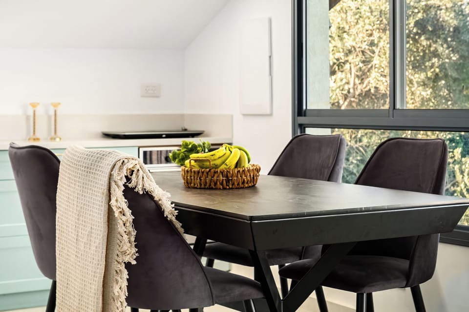 Apartment, Mountain View | In-room dining