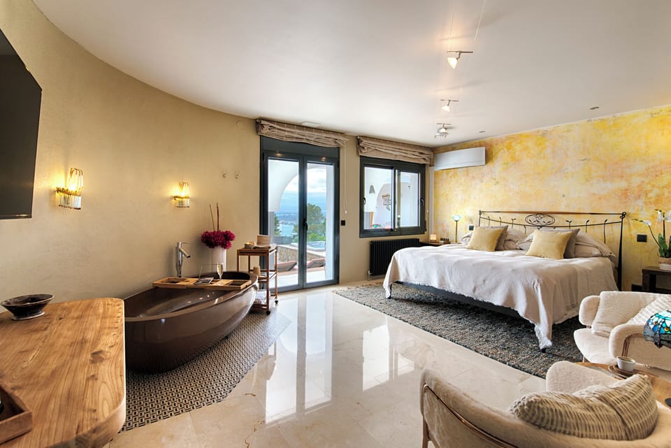 Luxury Double Room, 1 King Bed, Roll-in Shower, Sea View | Desk, laptop workspace, blackout drapes, soundproofing