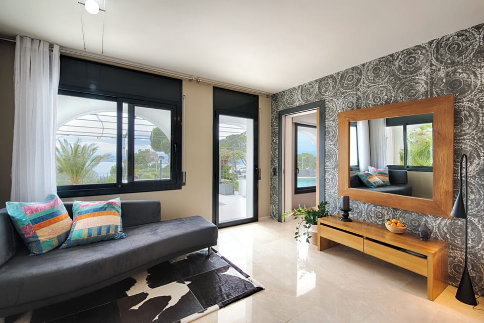 Family Room, Sea View | Living area