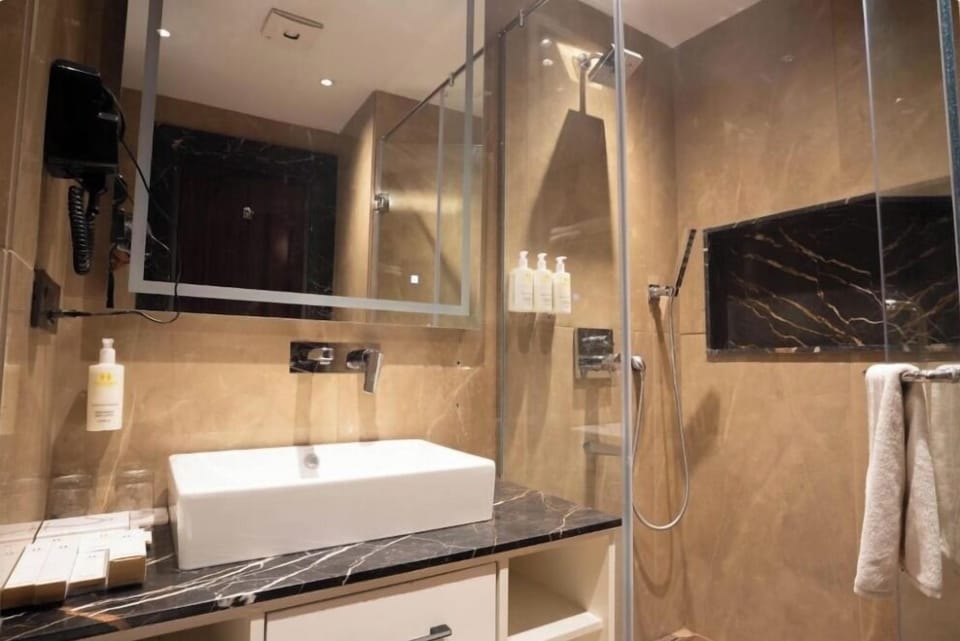 Presidential Suite | In-room safe, desk, laptop workspace, iron/ironing board