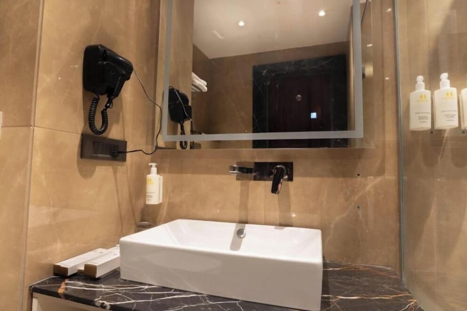 Presidential Suite | In-room safe, desk, laptop workspace, iron/ironing board