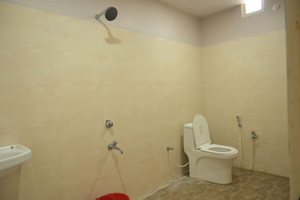 Deluxe Room | Bathroom | Shower