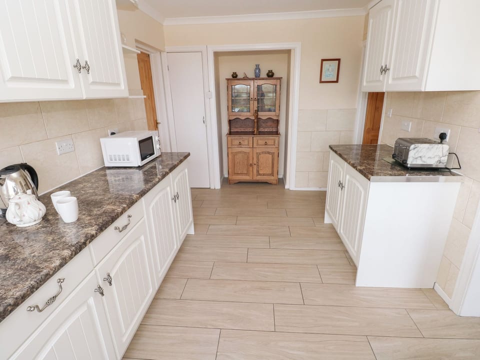 Dishwasher, cookware/dishes/utensils