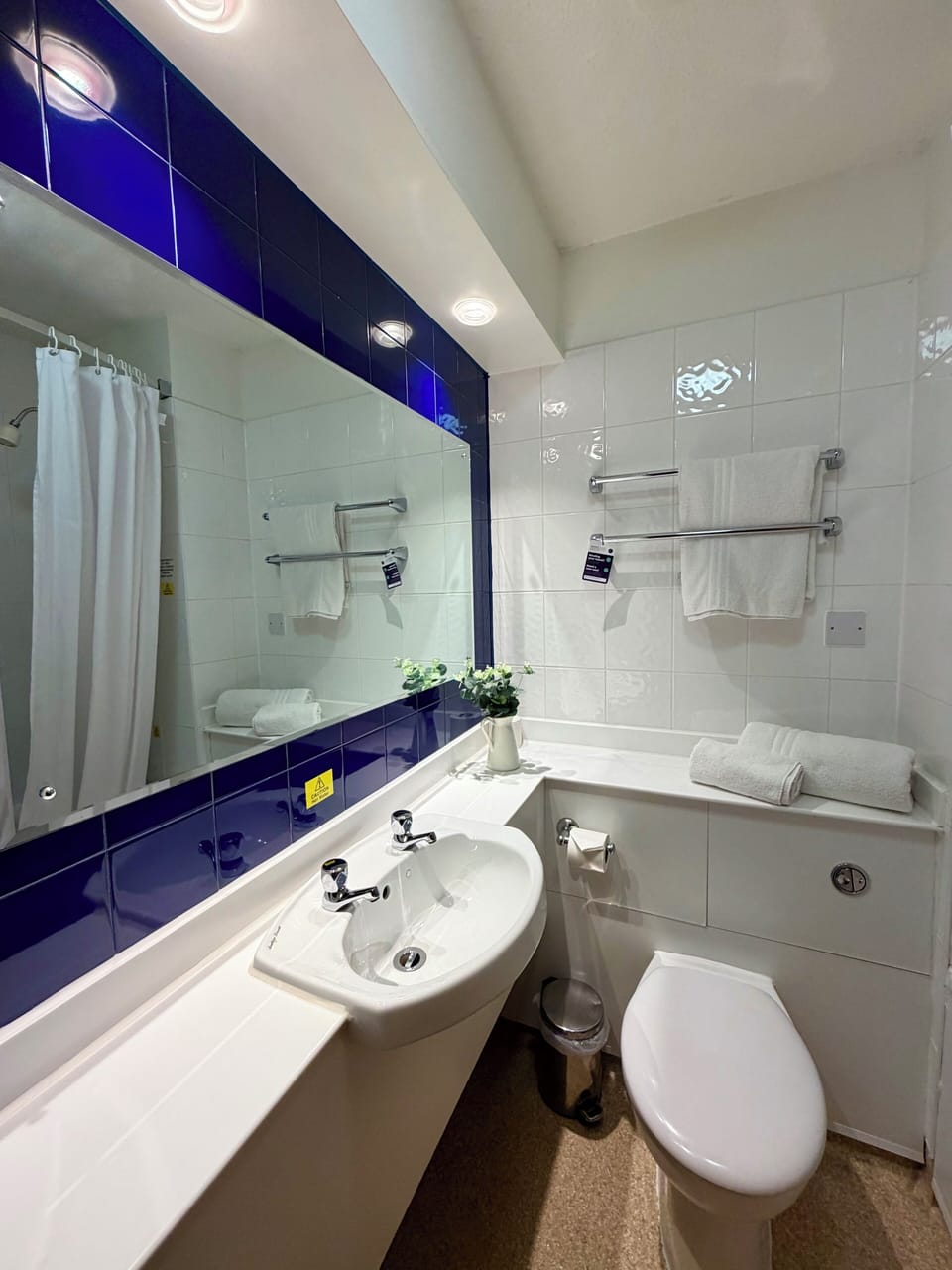 Premier Quadruple Room | Bathroom | Combined shower/tub, free toiletries, hair dryer, towels