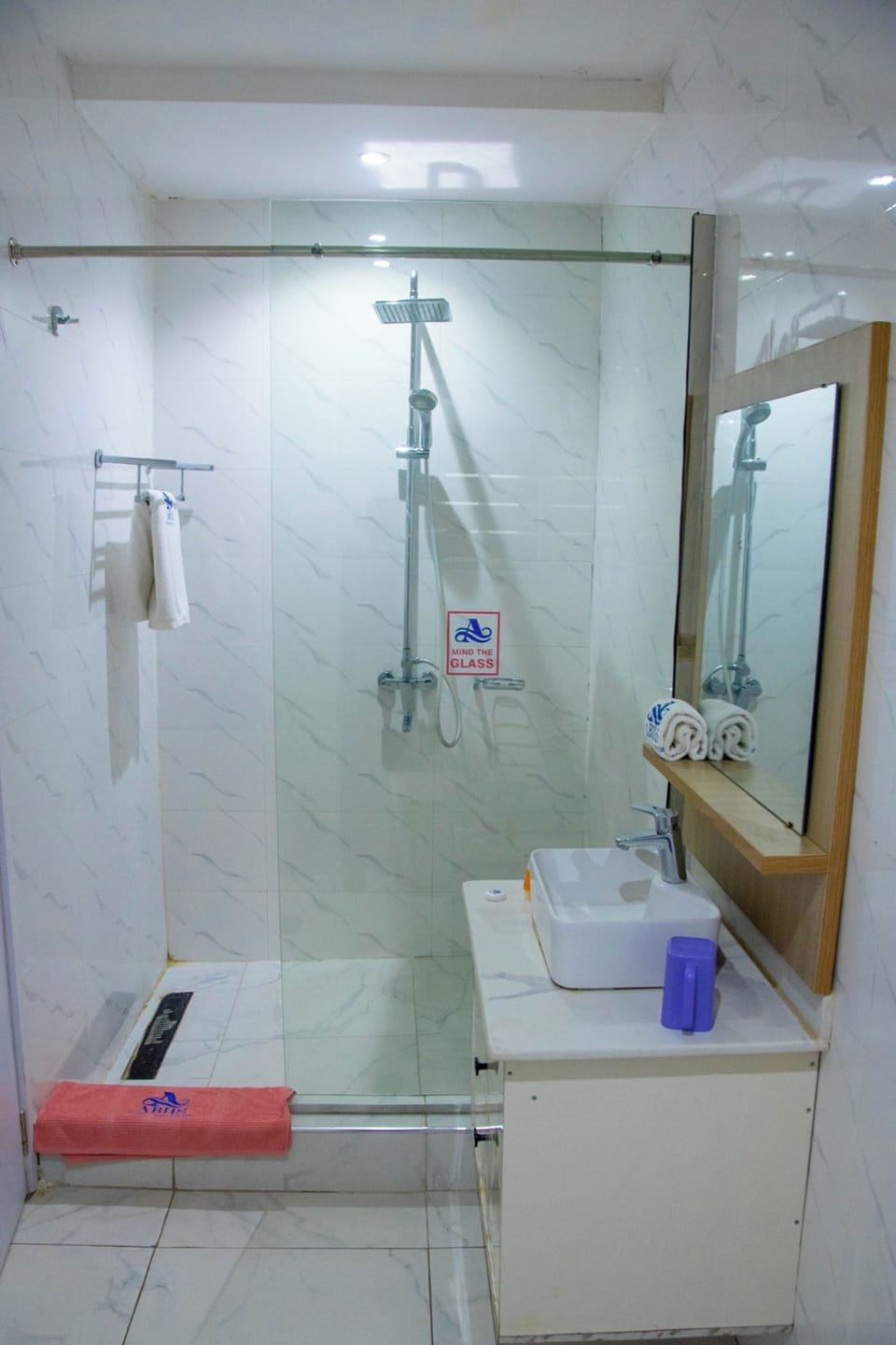 Executive Suite | Bathroom | Shower, rainfall showerhead, slippers, towels