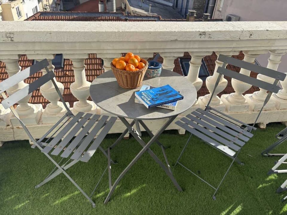 Chic Rentals_balcony