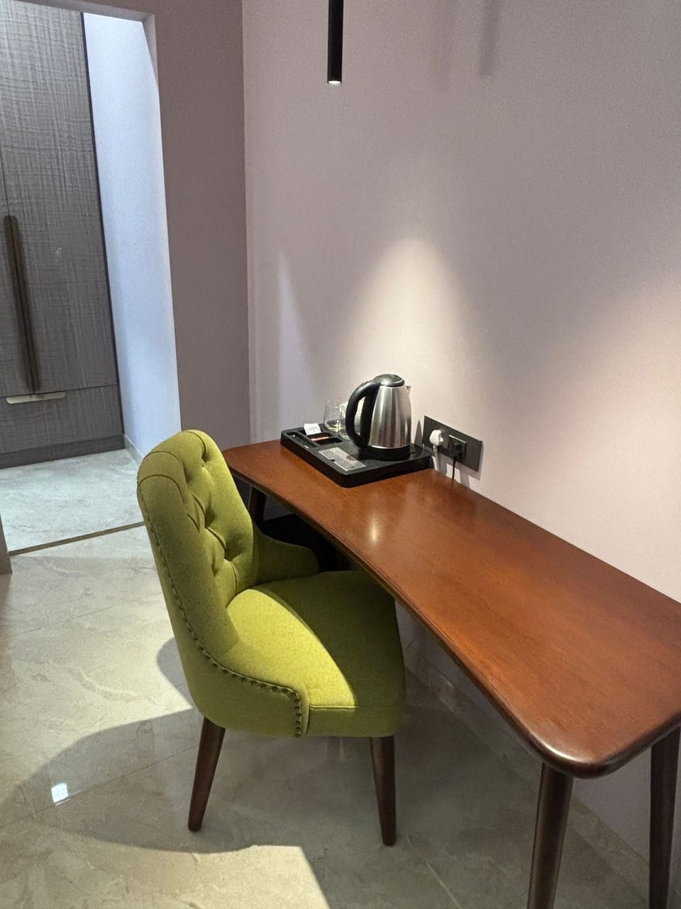 Desk, laptop workspace, free WiFi
