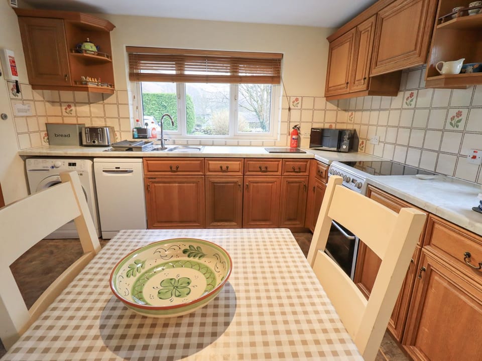 Fridge, dishwasher, cookware/dishes/utensils