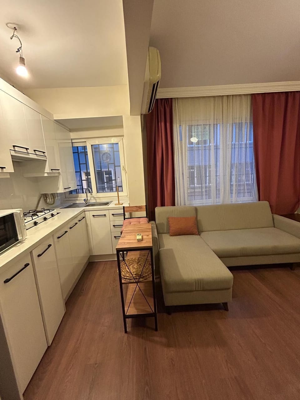 Basic Apartment | Living area