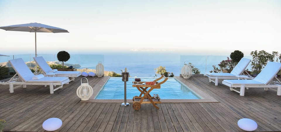 Seasonal outdoor pool, pool umbrellas, sun loungers