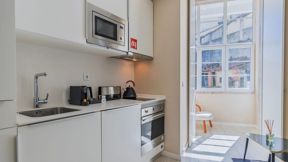 Compact yet fully equipped kitchenette with top-tier appliances for a seamless cooking experience.
#quality #modern #kitchenette #portugal #pt #lisbon