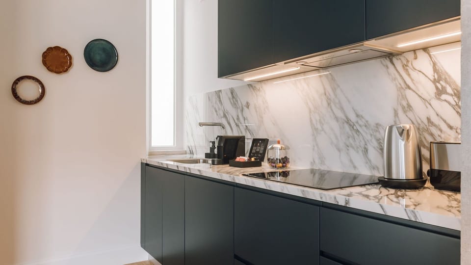 A contemporary kitchen with marble countertops — where beauty meets practicality.
 #AndoLiving #Portugal #Santos #MarbleVibes #ModernKitchen