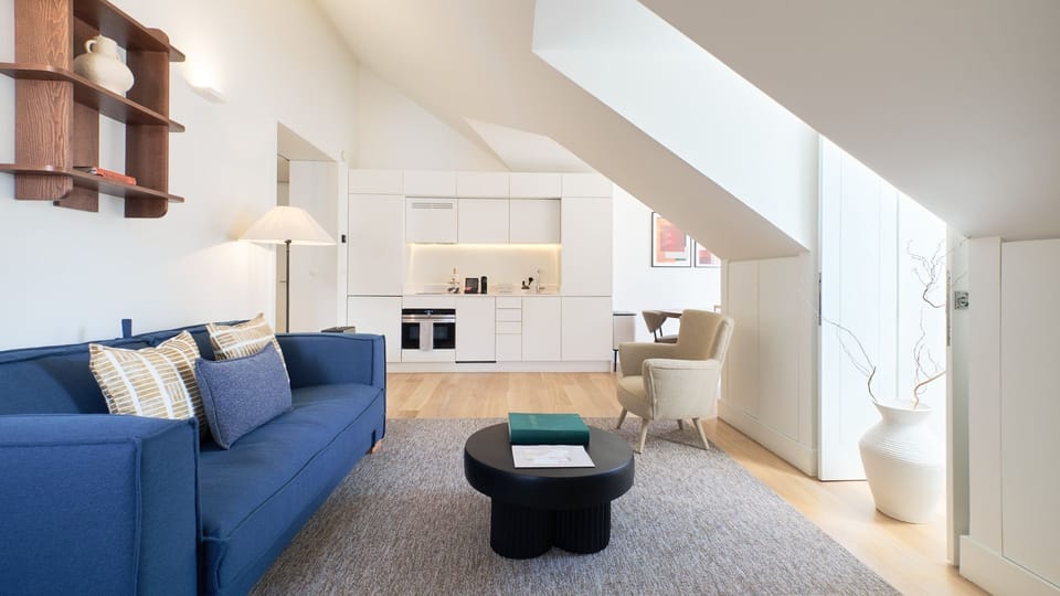 A stylish open-plan living space where comfort meets functionality.
#Portugal #Lisbon #AndoLiving #designinspo #interiorstyle