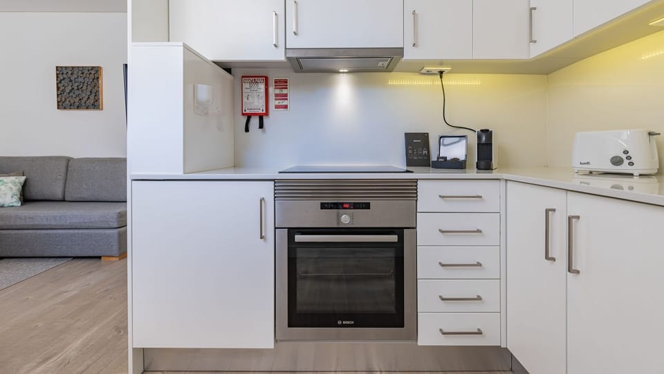 The kitchenette is fully equipped, ready for your home cooked meals #homecooking #portugal #pt #lisbon