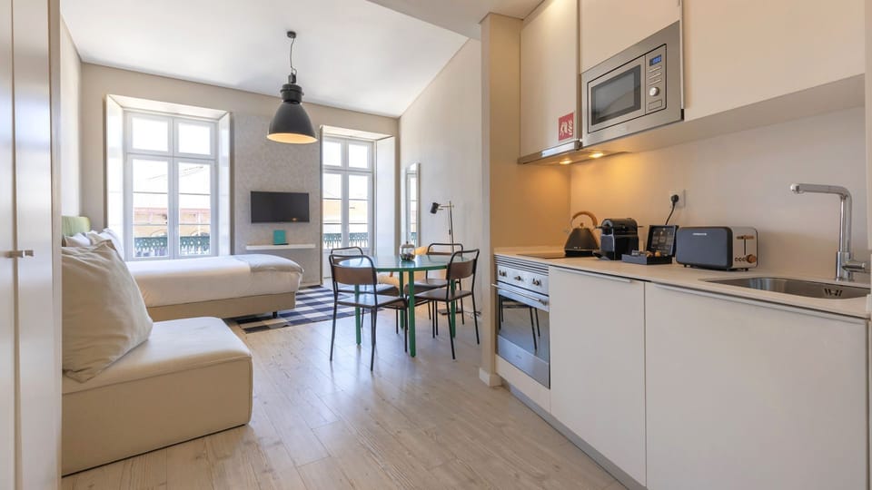 A beautifully designed studio with an open, light-filled layout that maximizes space and comfort.
#openconcept #studio #design #portugal #pt #lisbon